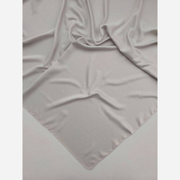 روسری ساتن زمینه براق قواره 110 دور دوخت