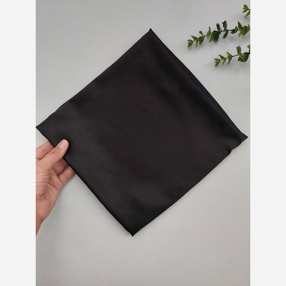 روسری ساتن زمینه براق قواره 110 دور دوخت