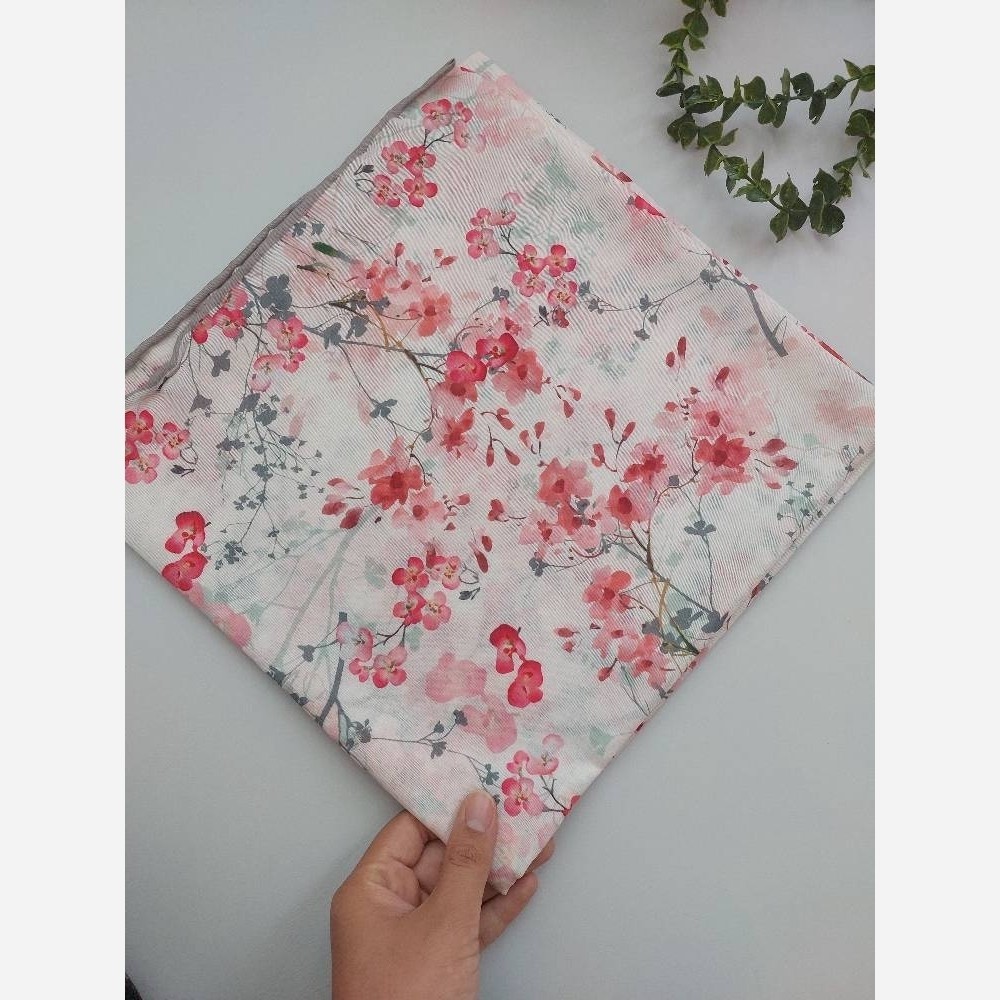 روسری مجلسی دخترانه و زنانه طرح گلدار جنس نخی